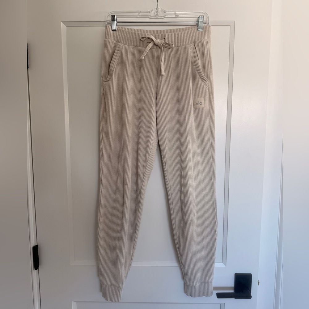 ALO Yoga Cream Ribbed Joggers